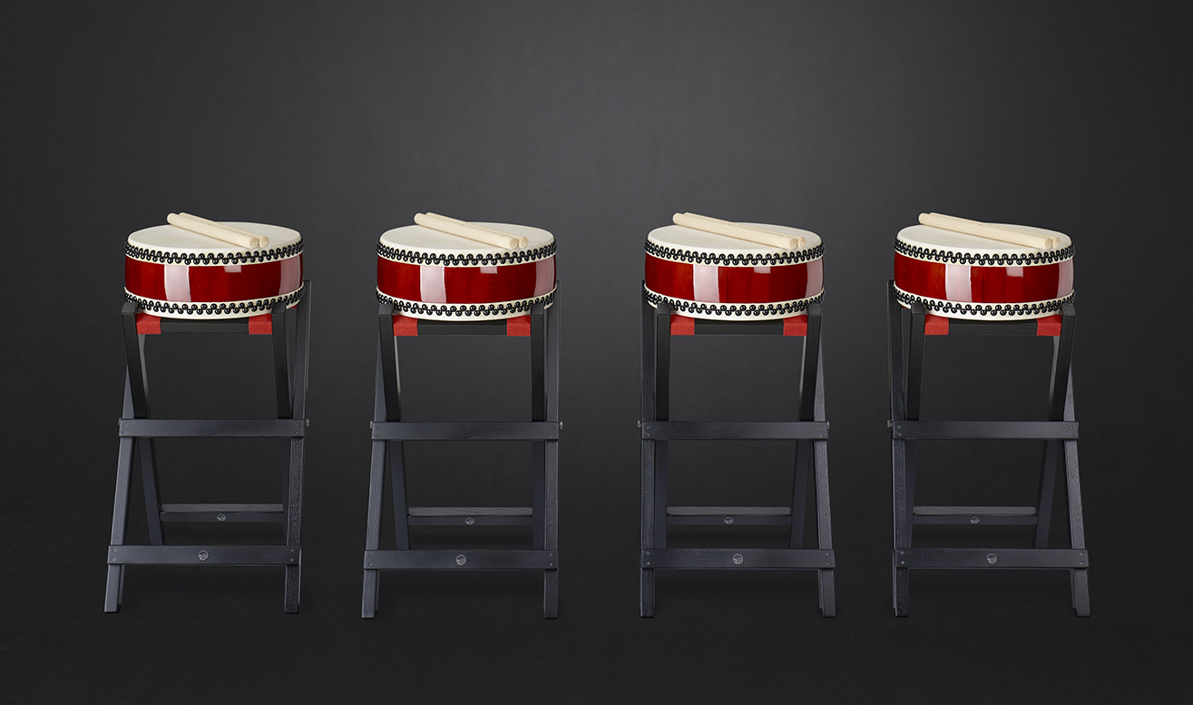 Small Hira-Daiko Classic drums (39cm/h:15cm)  with X-stand (399 / 165)